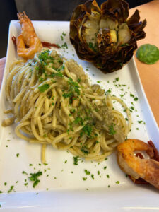 Spaghettoni Setaccioro con carciofo pestano croccante e gamberetti